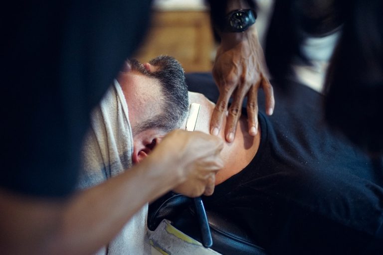Peau sensible : bien choisir son rasoir